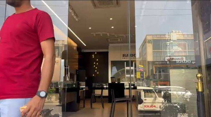 जयपुर में राडो शोरूम से ढाई करोड़ की 251 घड़ियां चोरी, वीडियो में देंखे 36 मिनट में वारदात को दिया अंजाम