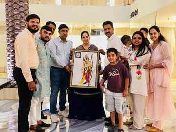 जया किशोरी को भेंट किया गया हाथ की कढ़ाई से बना भव्य राम दरबार, वीडियो में देंखे भारतीय हस्तकला की अनूठी मिसाल