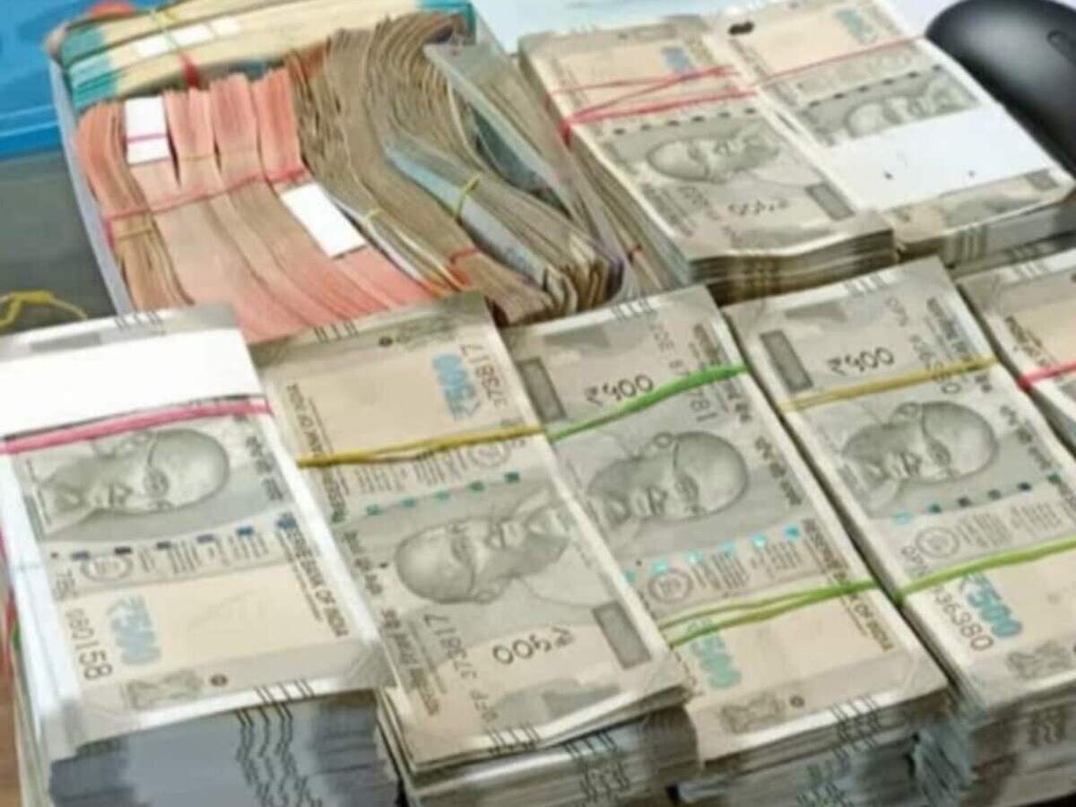 भीलवाड़ा: ACB की बड़ी कार्रवाई, 4.04 लाख की रिश्वत के साथ XEN समेत तीन गिरफ्तार; वीडियो में देखें घर से 8 लाख नकद और सोने के जेवर बरामद