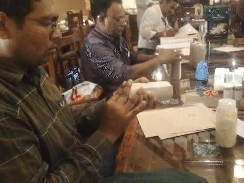 जयपुर के चोखी ढाणी में खाद्य सुरक्षा विभाग की कार्रवाई, फुटेज में देंखे 90 किलो काजू टुकड़ी सीज; इस्तेमाल हो रहे तेल का सैंपल भी जांच के लिए भेजा