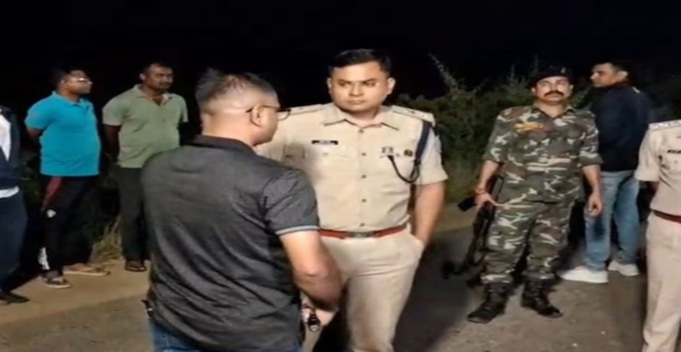 रांची में अपराधियों और वारंटियों के खिलाफ चला &lsquo;ऑपरेशन प्रहार&rsquo;, 100 से अधिक गिरफ्तार