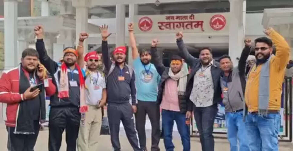 नए साल से पहले माता वैष्णो देवी में श्रद्धालुओं का सैलाब, भक्त बोले- स्वर्ग जैसा अनुभव