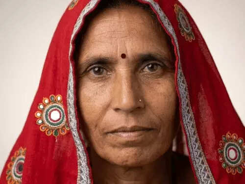 अलवर में ट्रैक्टर की टक्कर से महिला की मौत, बेटी के साथ बैंक जा रही थी पैदल; पीछे से मारी टक्कर