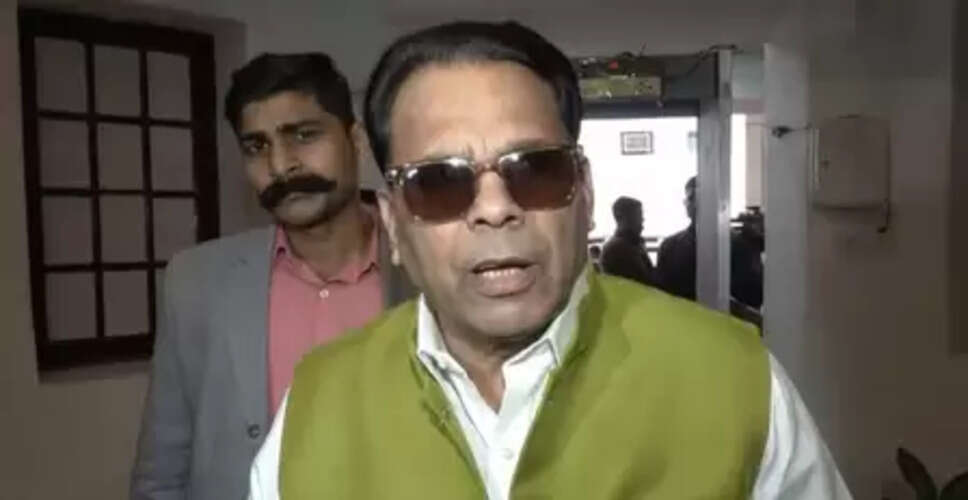 उत्तर प्रदेश: नरेंद्र कश्यप ने सपा को सुझाया जनता के बीच छवि सुधारने का तरीका