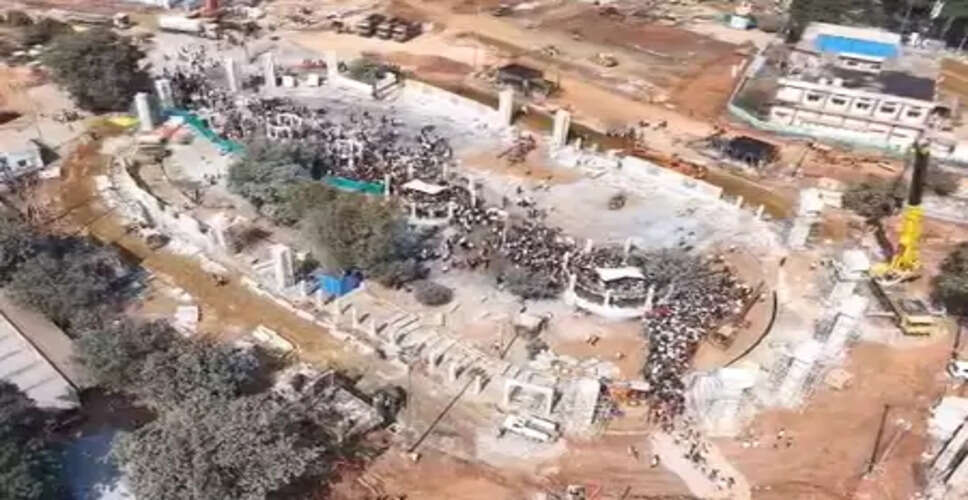 मुलुगु : मुख्य मेले से पहले ही मेदाराम मंदिर में भक्तों का सैलाब, 200 पुलिसकर्मियों ने संभाली व्यवस्था