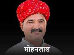 बाड़मेर में कांग्रेस प्रत्याशी की मौत के बाद EVM से हटाया नाम और चुनाव चिह्न, वीडियो में जाने पोलिंग बूथ पर चस्पा किया नोटिस