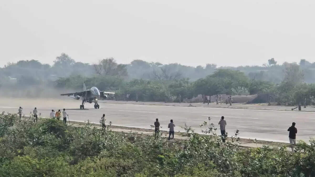 जोधपुर में देर रात गूंजा तेज धमाका, लोगों में दहशत, फुटेज में देखें एयरफोर्स जेट का सोनिक बूम निकला वजह