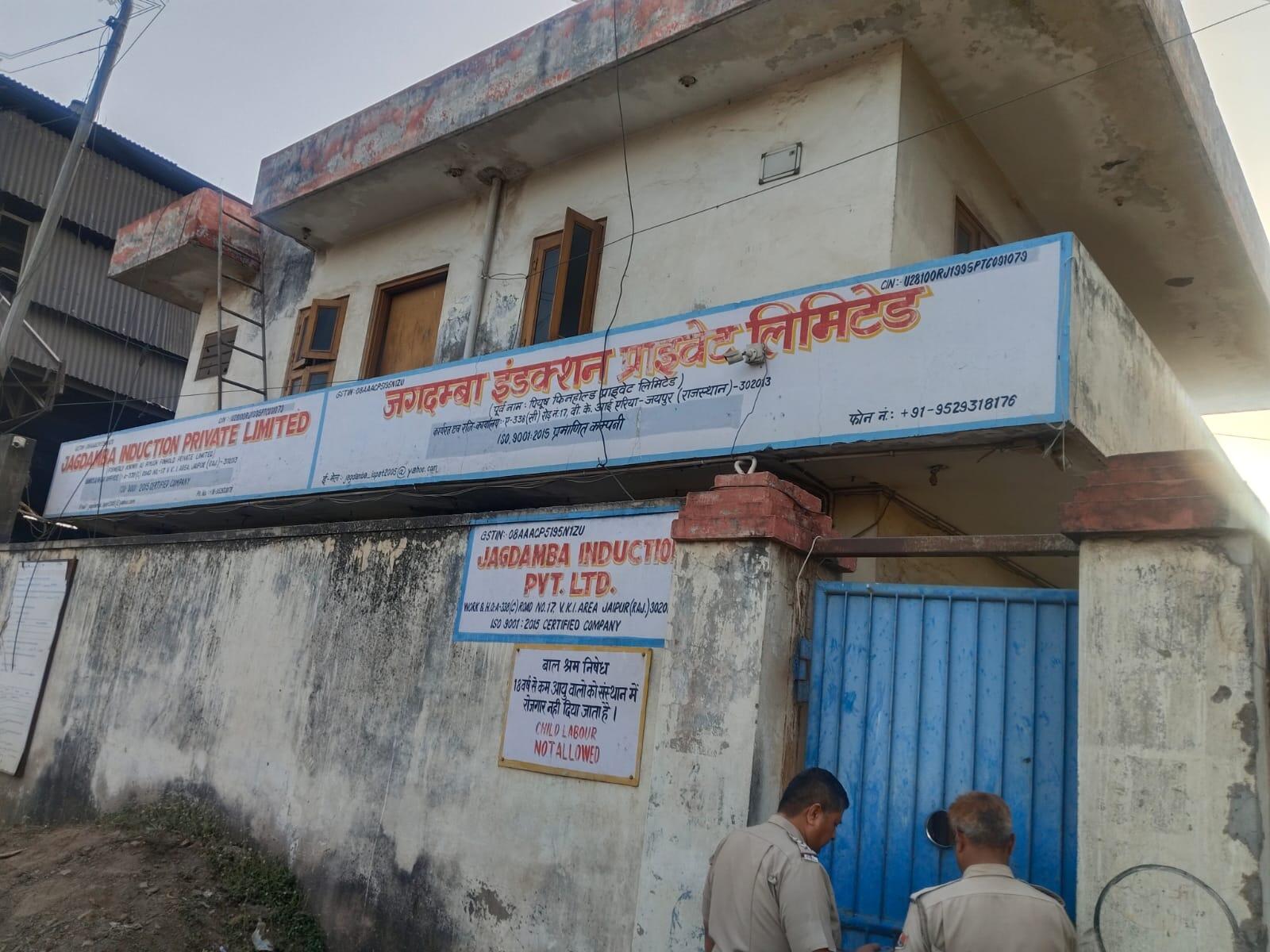 जयपुर की स्क्रैप फैक्ट्री में ब्लास्ट, चार मजदूर झुलसे, वीडियो में देंखे इलाके में मची अफरा-तफरी