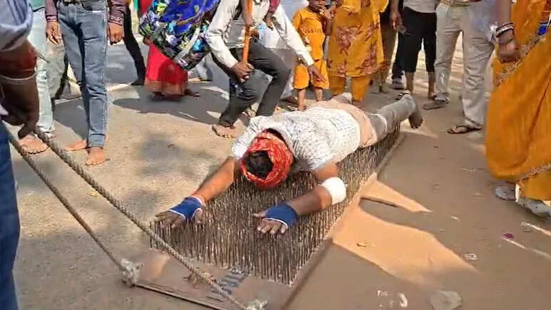 सीकर में खाटू श्याम के प्रति श्रद्धा का अद्भुत उदाहरण, मध्यप्रदेश से श्रद्धालु की कठिन साधना