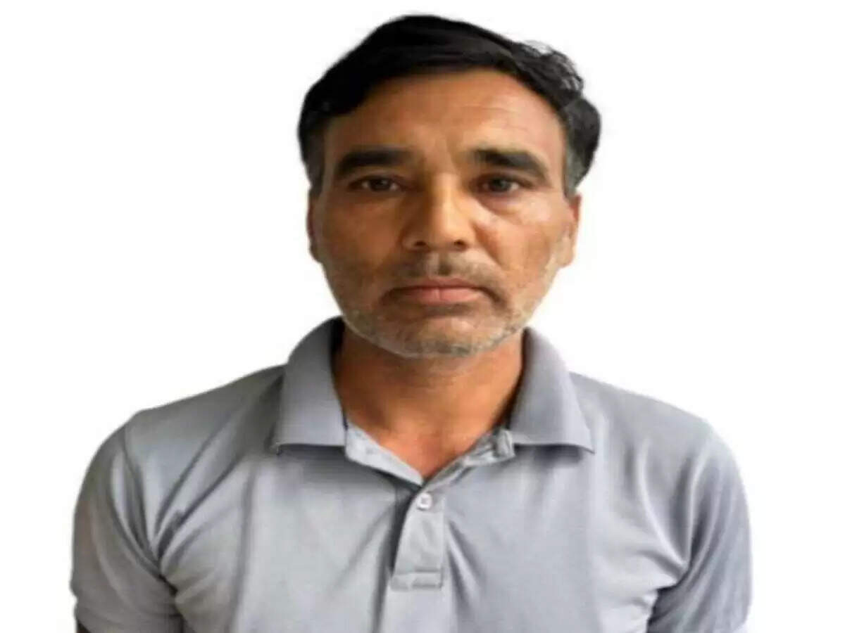 वीडियो में देखें ओडिशा में डीजल भरता मिला पेपर लीक का आरोपी, एसओजी ने ऐसे जाल बिछाकर दबोचा 50 हजार का इनामी बदमाश