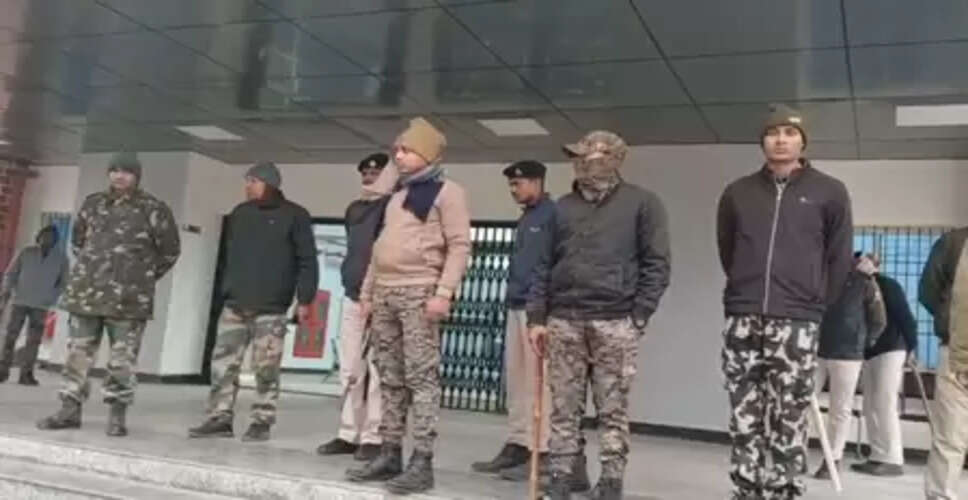 बिहार: थावे दुर्गा मंदिर से चोरी करने वाला पुलिस के हत्थे चढ़ा, सोने के मुकुट के कई हिस्से बरामद