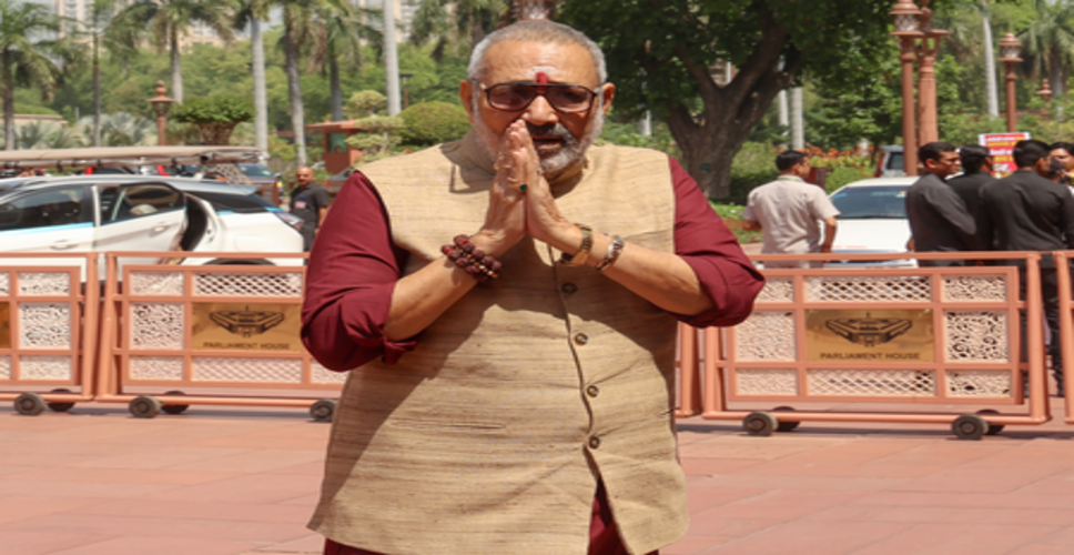 टीएमसी के गुंडे सावधान, 4 मई के बाद होगा सबका इलाज: गिरिराज सिंह