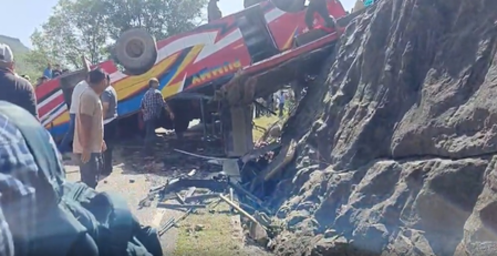 जम्मू-कश्मीर: रामनगर से उधमपुर जा रही बस खाई में गिरी, 14 लोगों की मौत