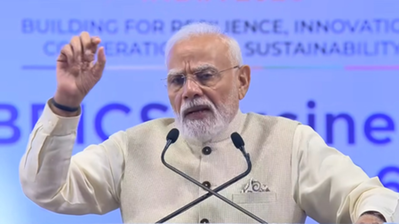 'ग्लोबल सॉल्यूशन का केंद्र बन रहा भारत', ब्रिक्स बिजनेस फोरम में बोले पीएम मोदी