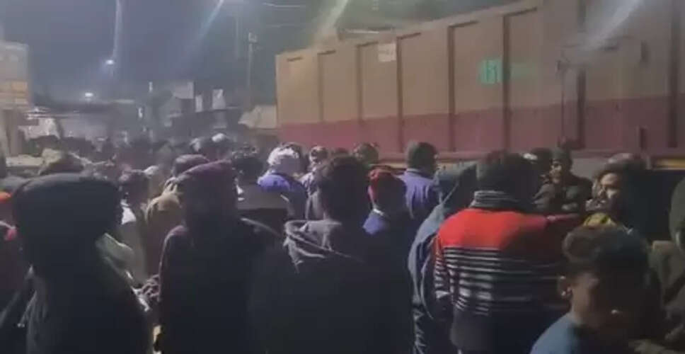 अमेठी: चाय की दुकान में घुसी अनियंत्रित ट्रक, कई लोग गंभीर रूप से घायल