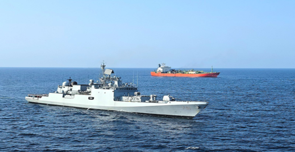 स्ट्रेट ऑफ होर्मुज से भारतीय फ्लैग शिप के आने का सिलसिला जारी, नेवी के वॉरशिप कर रहे हैं एस्कॉर्ट