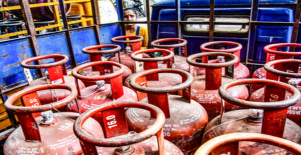 दिल्ली: क्राइम ब्रांच ने मुंडका में अवैध एलपीजी सिलेंडर जमाखोरी का भंडाफोड़ किया, 610 सिलेंडर बरामद