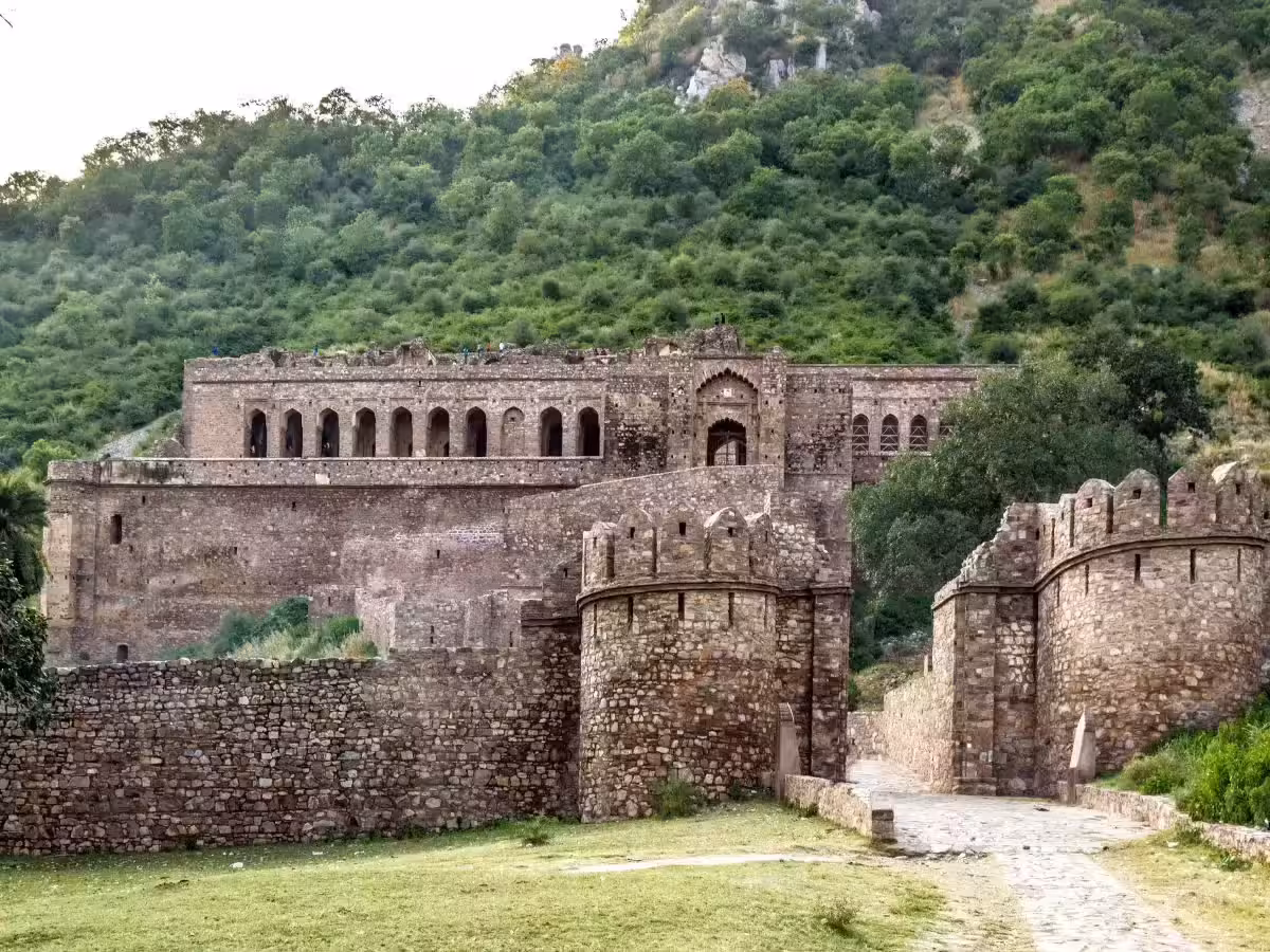 राजस्थान का वो रहस्यमयी किला, वीडियो में देंखे जहां सूर्यास्त के बाद जाने पर है पाबंदी