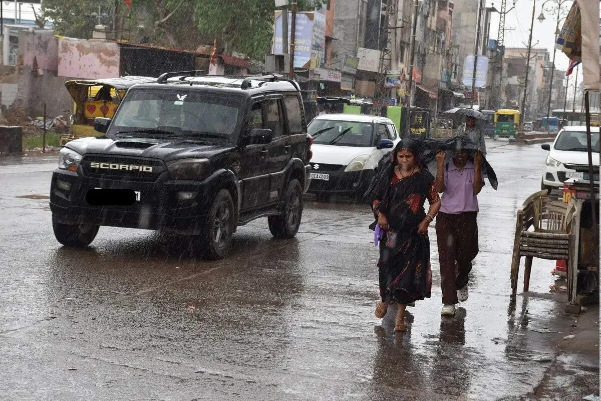 IMD का येलो अलर्ट: राजस्थान के कई जिलों में मेघगर्जन, वज्रपात और तेज हवाओं के साथ बारिश की चेतावनी