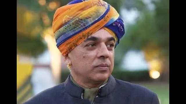 निजी रिश्तों के दावे पर सियासी हलचल, विवाद ने पकड़ा तूल