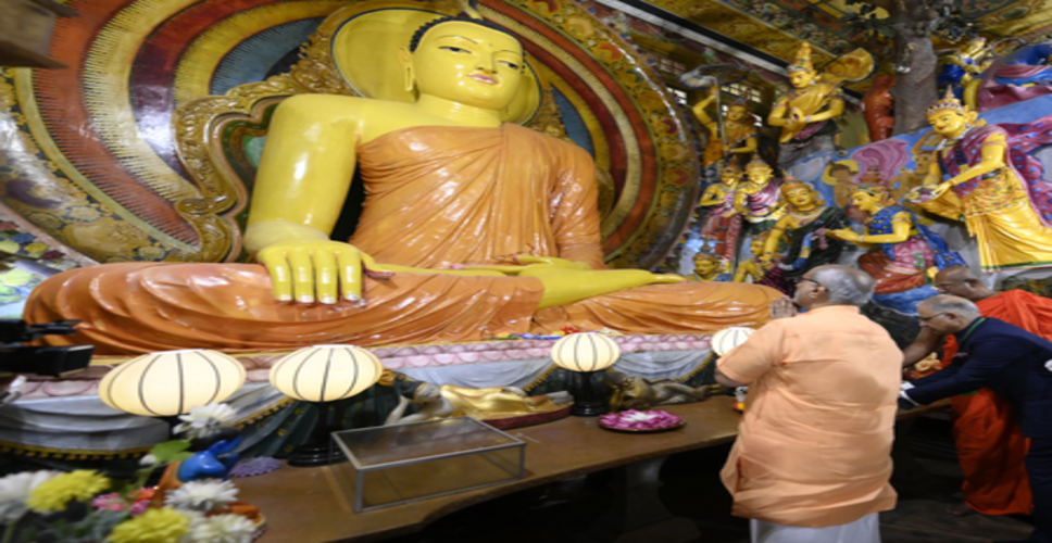 उपराष्ट्रपति ने कोलंबो में की पूजा-अर्चना, भारत-श्रीलंका संबंधों की नई मजबूती के ल&zwj;िए अहम समझौतों पर बनी सहमत&zwj;ि