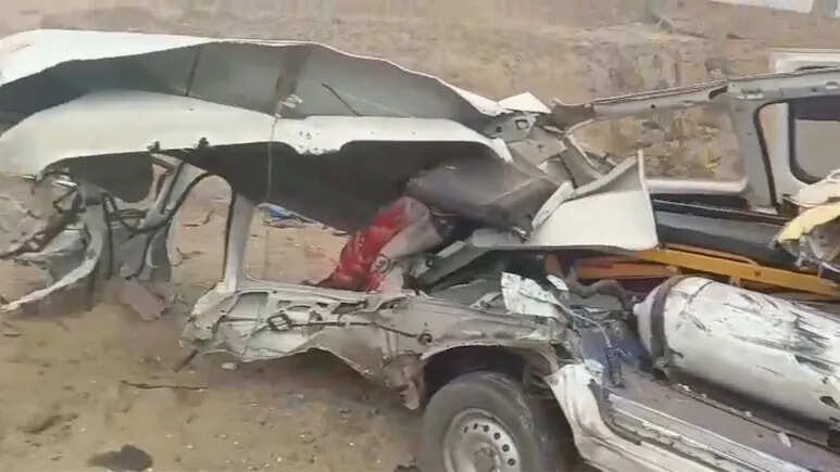 फतेहपुर में दिखा कोहरे का कहर, छात्रों से भरी स्कूल बस ने एंबुलेस को मारी टक्कर, ड्राइवर की मौत