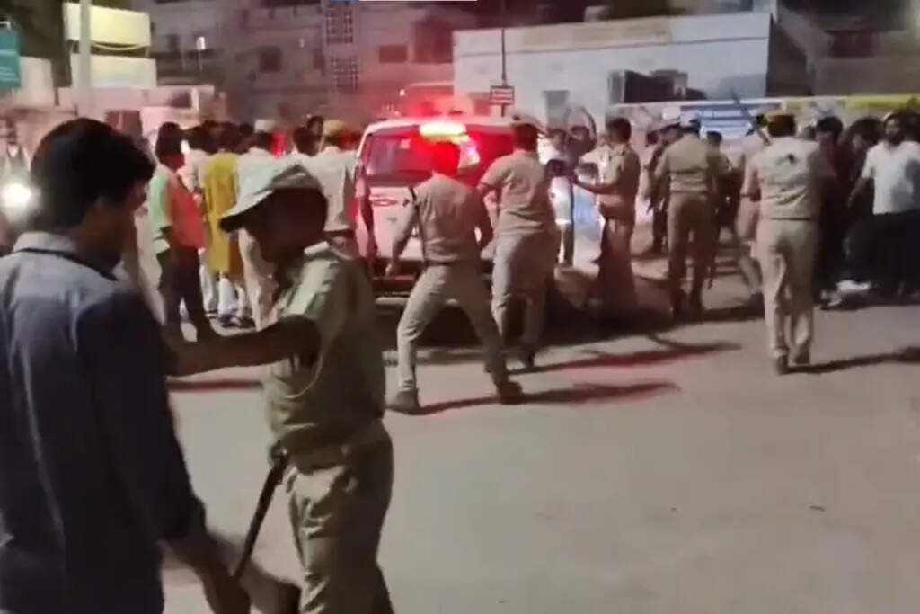 वीडियो में देखें! सुजानगढ़ में विकास कार्यों के अनावरण कार्यक्रम के दौरान बीजेपी–कांग्रेस कार्यकर्ता भिड़े, माहौल तनावपूर्ण