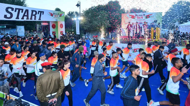 पूर्व सैनिकों के सम्मान में ‘ऑनर रन’ मैराथन का आयोजन, अल्बर्ट हॉल पर किया गया फ्लैग ऑफ