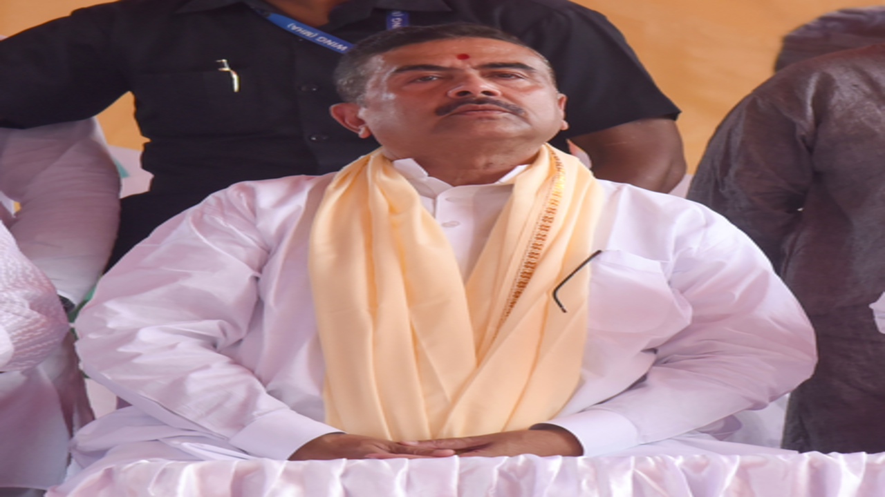 दुर्गा पूजा तक पश्चिम बंगाल में किसी भी फेरीवाले को नहीं हटाया जाएगा: सुवेंदु अधिकारी