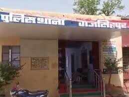 ज्वैलरी दुकान में दिनदहाड़े चोरी, गहने खरीदने के बहाने चांदी की चेन लेकर फरार