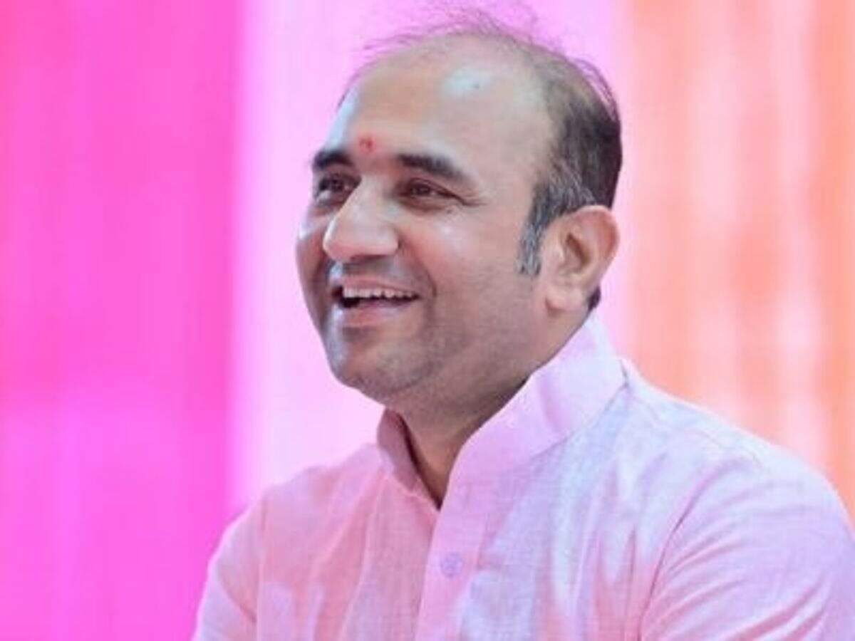 जालोर में हादसे के बाद विधायक खुद घायल को अस्पताल लेकर पहुंचे, वीडियो में जाने पीएचसी पर मिला ताला, 30 मिनट बाद मिला इलाज