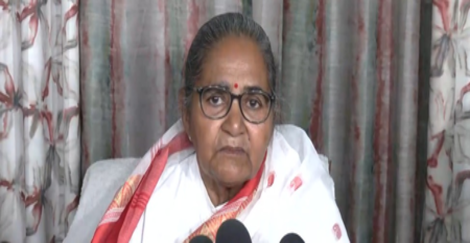 यूपी बोर्ड परिणाम: मंत्री गुलाब देवी ने छात्रों को दी बधाई, बोलीं- बेटियां आगे हैं तो महिलाएं भी आगे रहेंगी