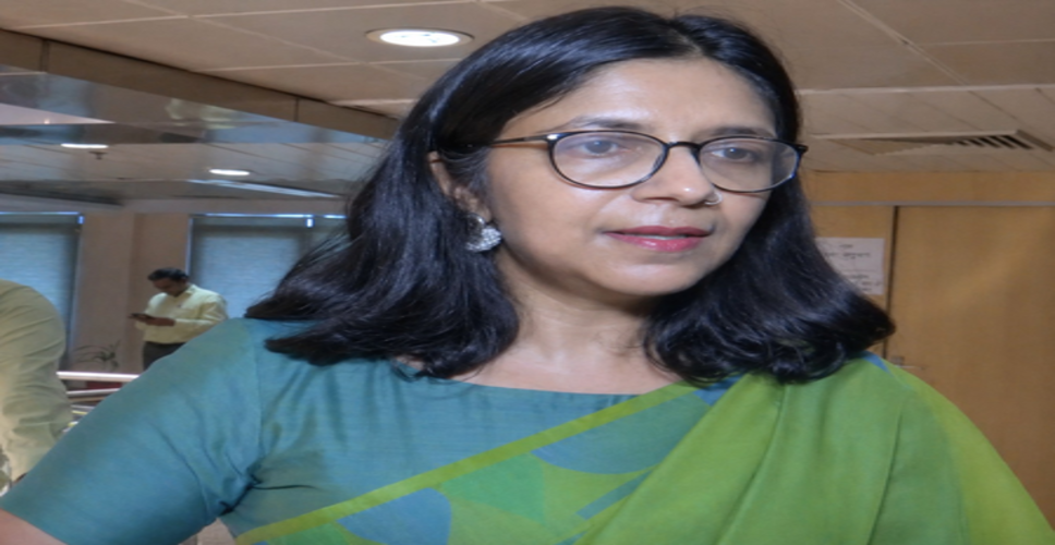 &lsquo;सत्याग्रह&rsquo; शब्द पर सियासी घमासान, स्वाति मालीवाल का केजरीवाल पर निशाना