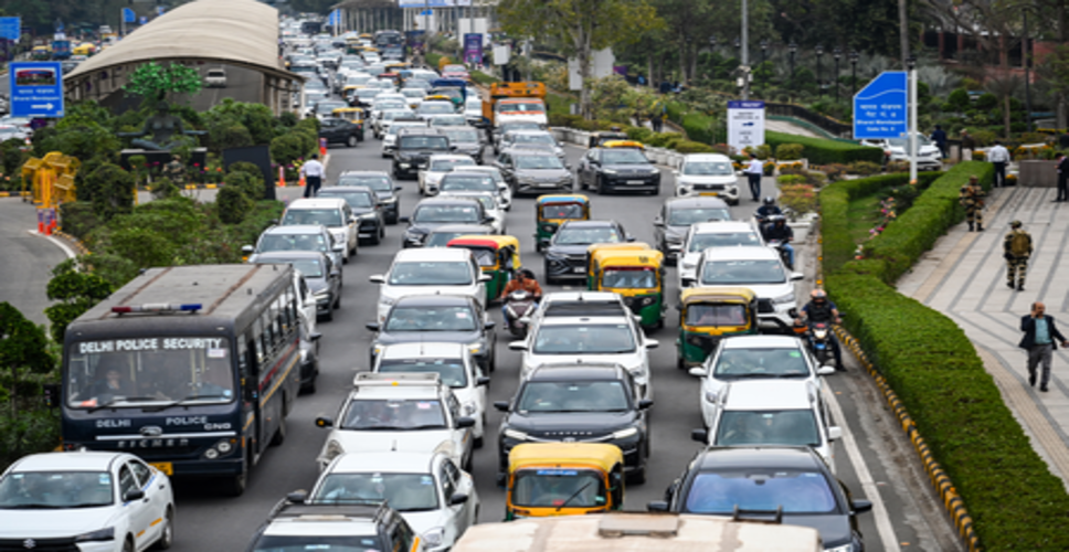 दिल्ली में नई ईवी पॉलिसी का ड्राफ्ट जारी : 2028 से सिर्फ इलेक्ट्रिक दोपहिया, 2027 से ई-ऑटो ही होंगे रजिस्टर