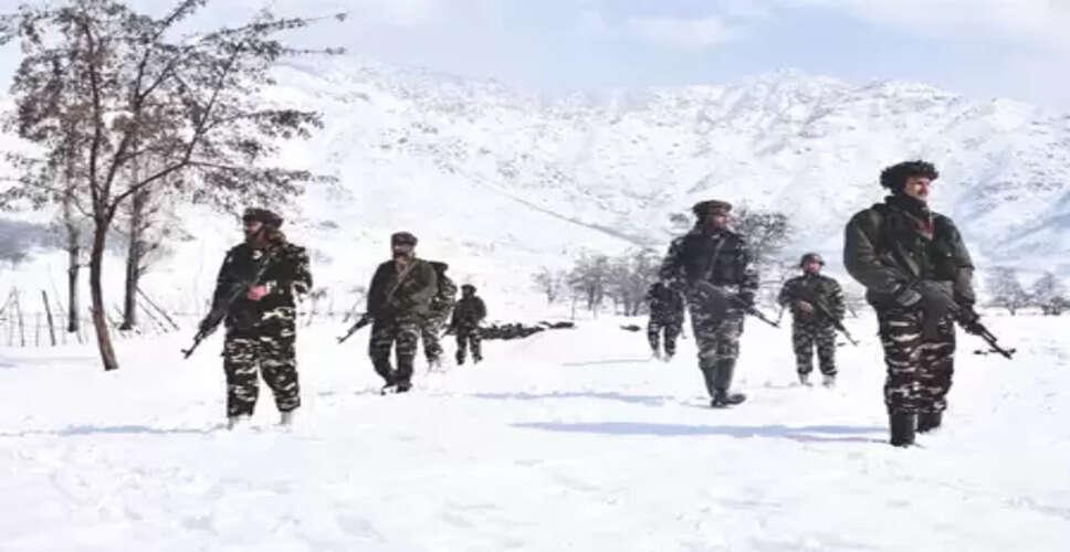 जम्मू-कश्मीर: ठंड और घने कोहरे के बीच दुश्मन को मुंहतोड़ जवाब देने को तैयार बीएसएफ