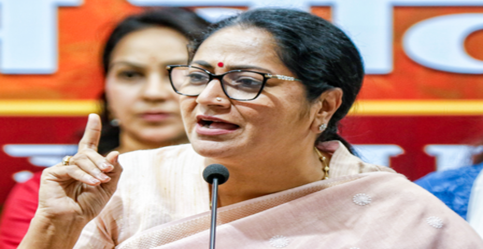 'चालबाजी बंद करो, न्यायपालिका पर भरोसा रखो': दिल्ली की सीएम ने केजरीवाल को घेरा