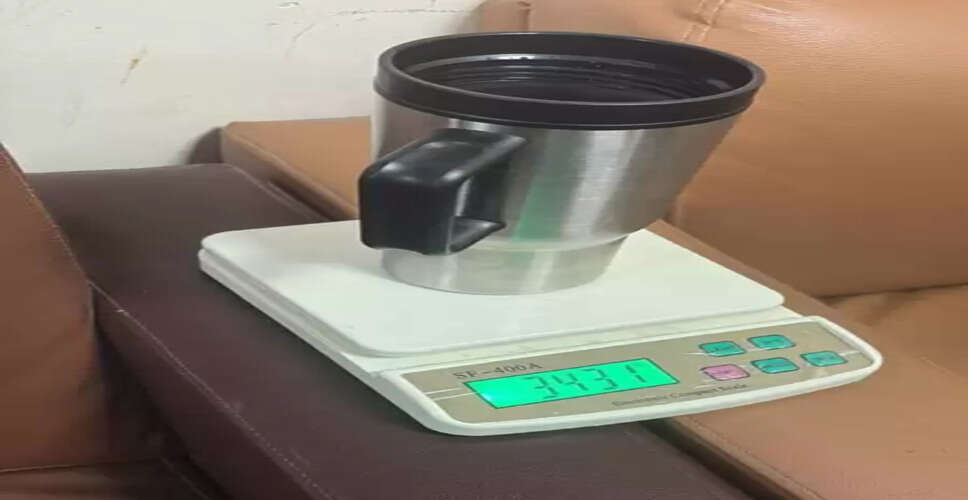 मुंबई: डीआरआई ने एयरपोर्ट पर पानी के टंबलर में छिपाया 3.05 किलो सोना बरामद किया