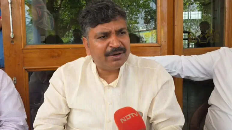 पंचायत चुनाव को लेकर टीकाराम जूली का सरकार पर हमला, फंड रुकने की दी चेतावनी