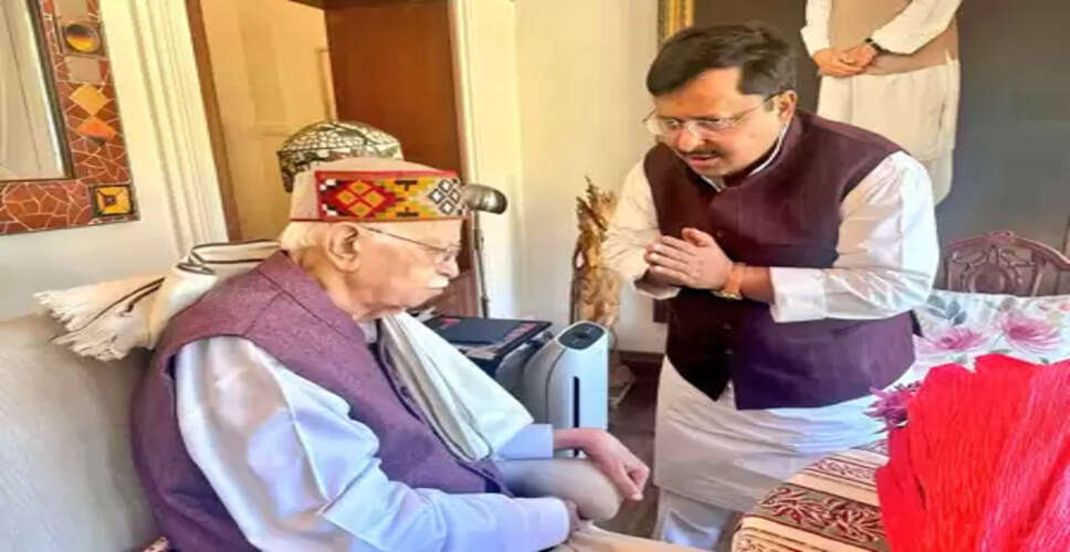 नितिन नबीन ने भारत रत्न लालकृष्ण आडवाणी से मुलाकात की