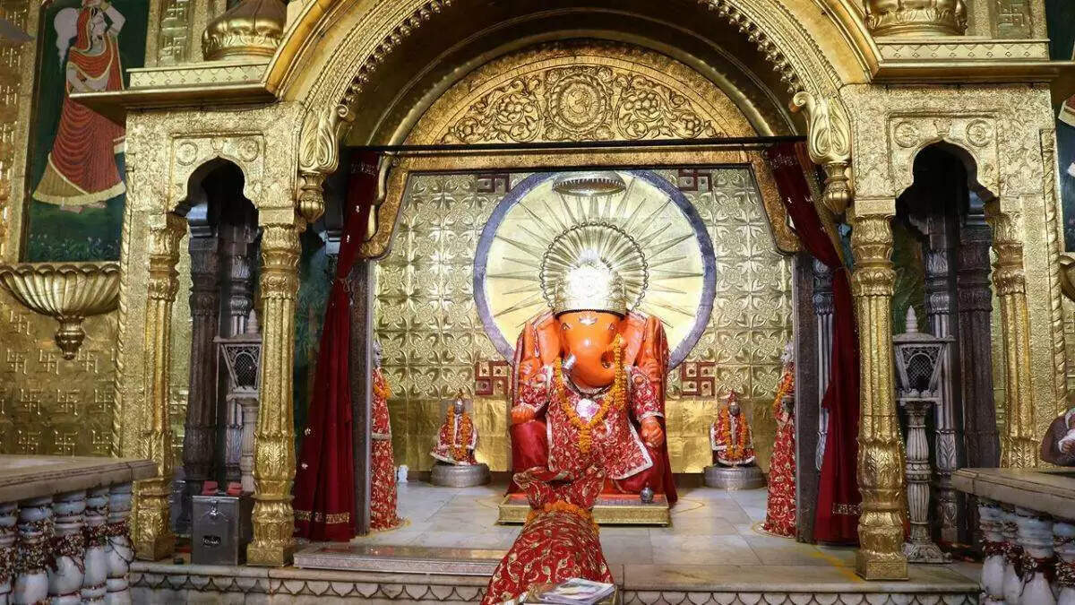 वीडियो में जाने जयपुर के प्रसिद्ध मोती डूंगरी मंदिर का इतिहास, जानिए इससे जुड़ी आलौकिक&nbsp;लोककथाएँ और मान्यताएँ