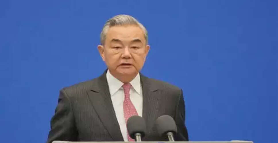 वांग यी ने कंबोडिया और थाईलैंड के विदेश मंत्रियों के साथ फोन पर वार्ता की