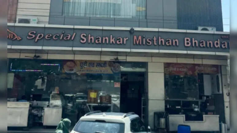 जयपुर में गाजर का हलवा खाने से 12 पुलिसकर्मी बीमार, शंकर मिष्ठान भंडार सीज