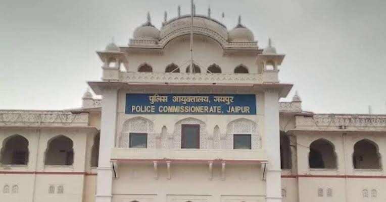 जयपुर पुलिस का हेड कॉन्स्टेबल क्रिकेट सट्टे के कारोबार में गिरफ्तार, फुटेज में देंखे युवाओं को नौकरी का लालच देकर चलवाता था सट्टे की लाइनें