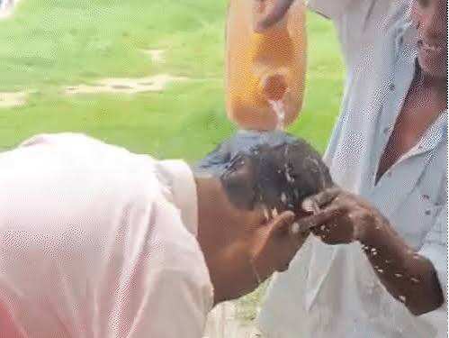 शराब के नशे में स्कूल पहुंचा टीचर, क्लासरूम तक नहीं जा सका; ग्राउंड में पड़ा मिला, वीडियो वायरल होने पर हटाया