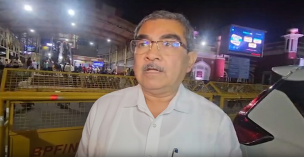 चारबाग रेलवे स्टेशन पर टिन शेड गिरने के मामले में बड़ा एक्शन, ठेकेदार पर 50 लाख रुपए का जुर्माना