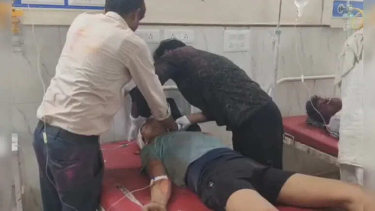 धौलपुर में राष्ट्रीय राजमार्ग पर तेज रफ्तार कार ने हलवाईयों को मारी टक्कर, दो की मौत