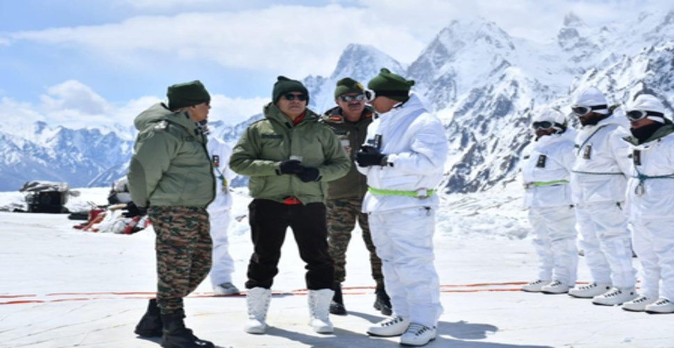 रक्षा सचिव का लद्दाख दौरा: अग्रिम मोर्चों पर पहुंचे, जवानों का बढ़ाया हौसला