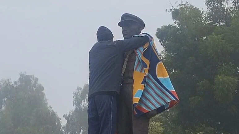 सर्द कोहरे के बीच मां की शहीद बेटे के लिए दिखी चिंता, गलन भरी ठंड में छोटे भाई से कह बड़े को ओढ़ाया कंबल