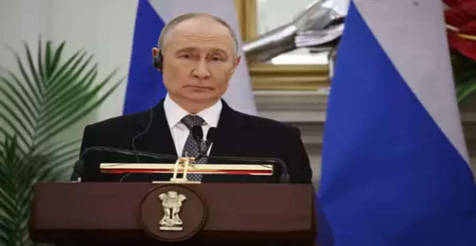 होटल स्टाफ की फरमाइश पर पुतिन का सादगी भरा अंदाज, मुस्कुराकर दिया फोटो के लिए पोज