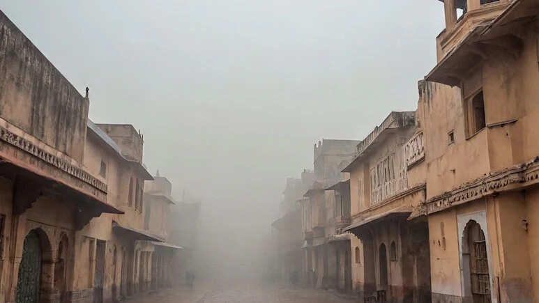 दिल्ली से पंजाब तक कड़ाके की ठंड, जयपुर में विजिबिलिटी शून्य, 16 जनवरी तक ऑरेंज अलर्ट जारी